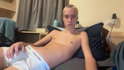 Snapshot of benji_j8 chatting on 9, 11, 2025 benji_j8 online show from 9, 11, 2025