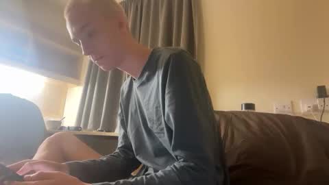 Snapshot of benji_j8 chatting on 14, 11, 2025 benji_j8 online show from 14, 11, 2025