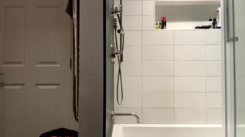 benz10001 online show from 20, 9, 2025