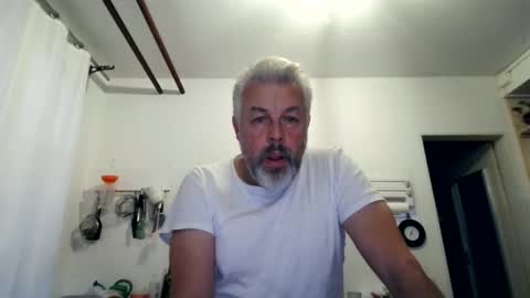 Snapshot of berg_boy chatting on 7, 11, 2025 Martin online show from 7, 11, 2025