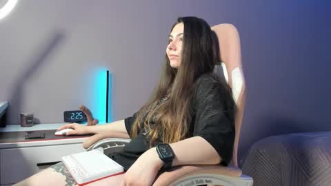 Snapshot of beriesniks chatting on 12, 11, 2025 BeriesNiks online show from 12, 11, 2025