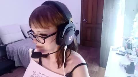 Snapshot of bernaailor chatting on 15, 4, 2026 Lina online show from 15, 4, 2026