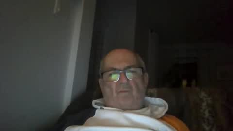 Snapshot of bernard1102 chatting on 21, 4, 2026 bernard1102 online show from 21, 4, 2026