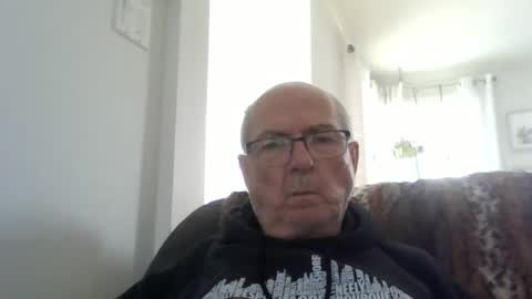 Snapshot of bernard1102 chatting on 21, 4, 2026 bernard1102 online show from 21, 4, 2026