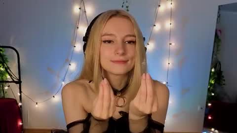 Snapshot of berrryjelly chatting on 25, 6, 2026 Hi Im NikaComing back online on Monday 3 online show from 25, 6, 2026