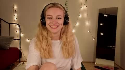 Snapshot of berrryjelly chatting on 3, 7, 2026 Hi Im NikaComing back online on Monday 3 online show from 3, 7, 2026