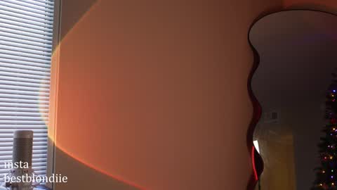 Snapshot of bestblondiiecb chatting on 20, 12, 2024 Chloe Next stream on Friday online show from 20, 12, 2024