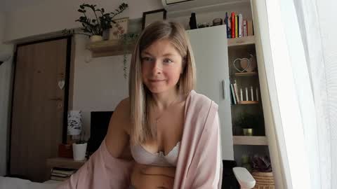 Snapshot of bestgirl_ofthe_neighborhood chatting on 27, 10, 2025 Vicky online show from 27, 10, 2025