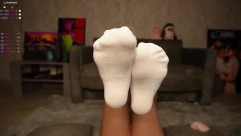 Snapshot of bestie_baby chatting on 27, 10, 2025 Emely online show from 27, 10, 2025