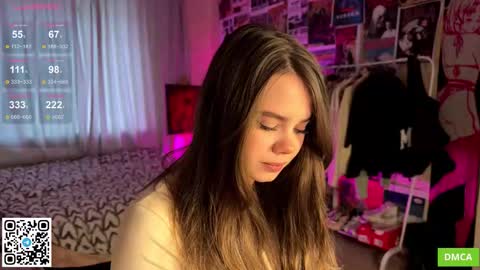 Snapshot of bestie_me chatting on 11, 10, 2025 Emily Stream every day online show from 11, 10, 2025