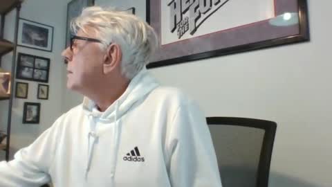 Snapshot of bestshot1951 chatting on 16, 12, 2024 bestshot1951 online show from 16, 12, 2024