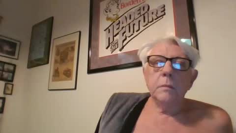 Snapshot of bestshot1951 chatting on 18, 2, 2025 bestshot1951 online show from 18, 2, 2025