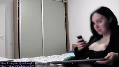 bethanylenz online show from 20, 12, 2025