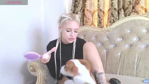 Snapshot of betty_blame chatting on 12, 3, 2025 Betty and Oscar online show from 12, 3, 2025