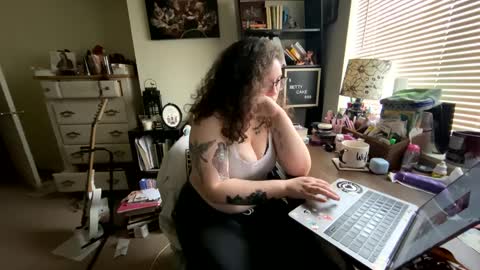 Snapshot of bettycake666 chatting on 19, 12, 2024 Betty Cake online show from 19, 12, 2024