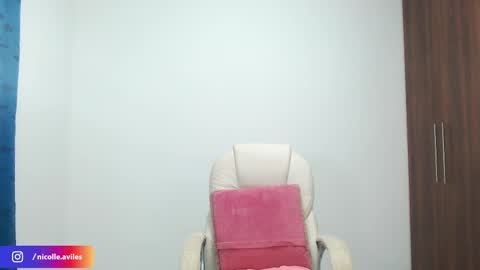 Nicolle Aviles online show from 18, 2, 2025