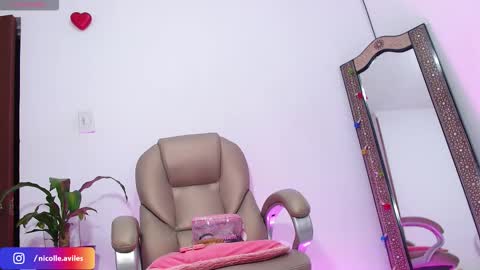 Nicolle Aviles online show from 22, 9, 2025