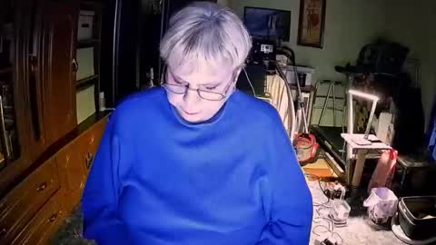 Snapshot of beverlycynia chatting on 21, 11, 2025 BeverlyCynia online show from 21, 11, 2025