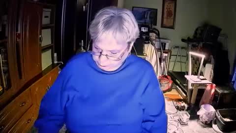 BeverlyQCynia online show from 22, 11, 2025