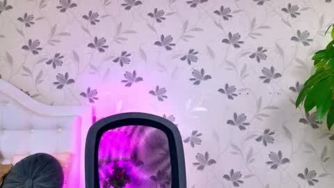 Snapshot of bewitching_eva chatting on 12, 9, 2025 Eva online show from 12, 9, 2025