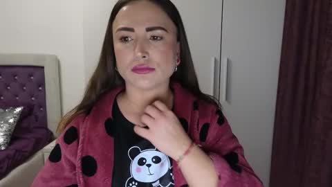   BeyonceDoll       Twitter DollBeyonce    online show from 22, 3, 2026