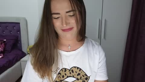   BeyonceDoll       Twitter DollBeyonce    online show from 27, 3, 2026