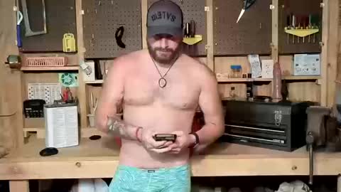 Snapshot of bi_bi_guy chatting on 10, 10, 2025 bi_bi_guy online show from 10, 10, 2025