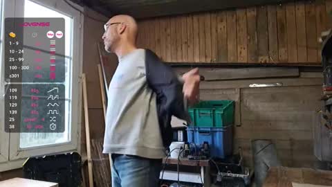 My name is David and if you like public exhibitions you wont be disappointed with me LoL - My favorite vibes is 44  online show from 26, 10, 2025