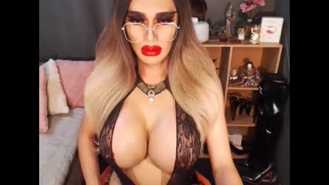 Snapshot of bigbomblhoraine chatting on 30, 9, 2025 Loraine Cruz online show from 30, 9, 2025