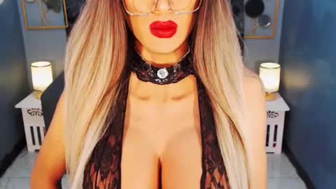 Loraine Cruz online show from 22, 6, 2026