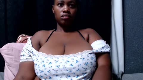 Snapshot of bigboobsbitchx chatting on 31, 5, 2026 bigboobsbitchx online show from 31, 5, 2026