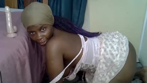 Snapshot of bigbooty_dimples chatting on 4, 11, 2025 Vee online show from 4, 11, 2025