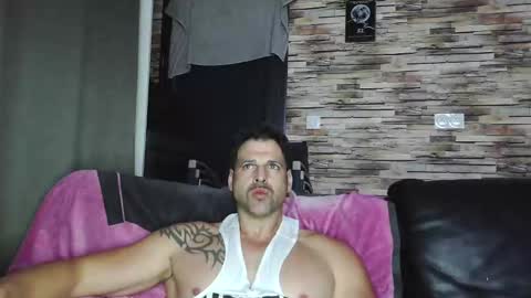 Snapshot of bigboyband chatting on 25, 11, 2025 Bigboyband online show from 25, 11, 2025