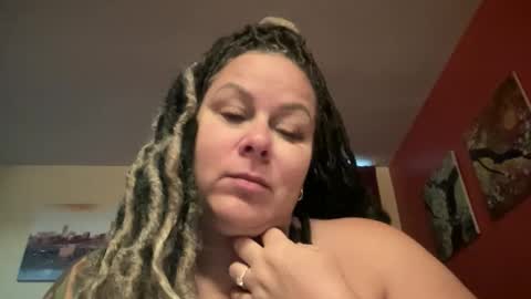 Snapshot of bigbreastsabrina chatting on 5, 5, 2026 BIG BREAST SABRINA online show from 5, 5, 2026