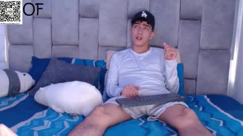 Snapshot of bigcock_couplexxx chatting on 21, 10, 2025 DAVID and JUAN online show from 21, 10, 2025