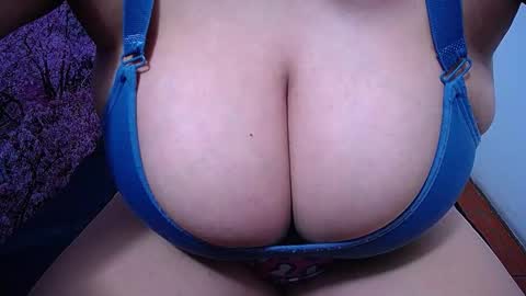 Snapshot of bigg_boobs_xxx chatting on 14, 11, 2025 Sunny online show from 14, 11, 2025