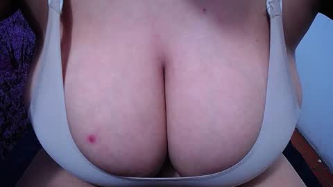 Snapshot of bigg_boobs_xxx chatting on 2, 12, 2025 Sunny online show from 2, 12, 2025