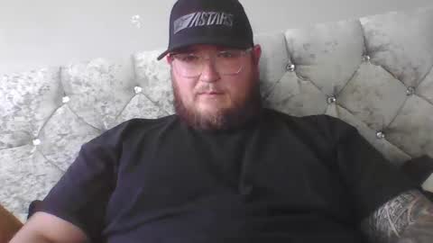 Snapshot of bigmanuk4you chatting on 24, 10, 2025 bigmanuk4you online show from 24, 10, 2025