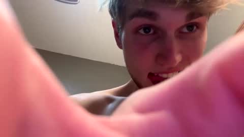 Snapshot of bigskinnyboyshh chatting on 12, 12, 2024 bigskinnyboyshh online show from 12, 12, 2024