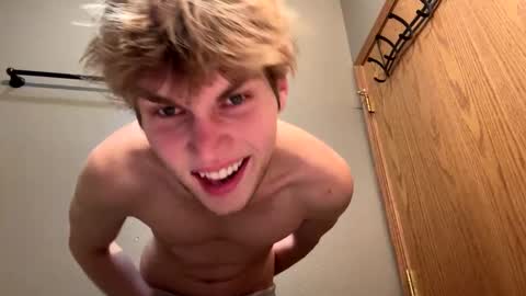 Snapshot of bigskinnyboyshh chatting on 31, 12, 2024 bigskinnyboyshh online show from 31, 12, 2024