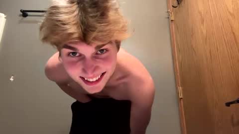 Snapshot of bigskinnyboyshh chatting on 2, 1, 2025 bigskinnyboyshh online show from 2, 1, 2025