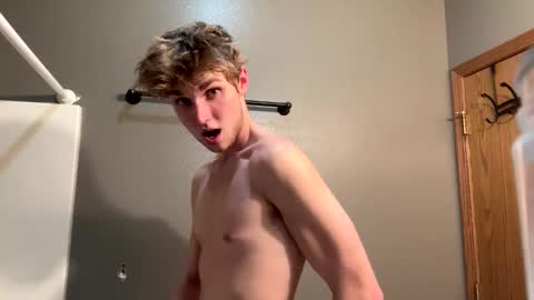 Snapshot of bigskinnyboyshh chatting on 3, 1, 2025 bigskinnyboyshh online show from 3, 1, 2025