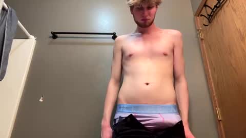 Snapshot of bigskinnyboyshh chatting on 22, 2, 2025 bigskinnyboyshh online show from 22, 2, 2025