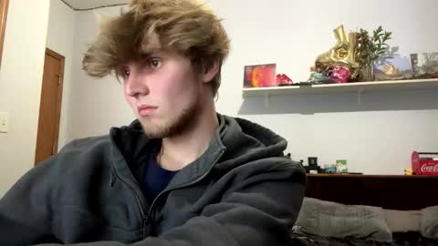 Snapshot of bigskinnyboyshh chatting on 31, 10, 2025 bigskinnyboyshh online show from 31, 10, 2025