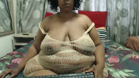 Snapshot of bigsuperbutt chatting on 22, 2, 2025 bigsuperbutt online show from 22, 2, 2025