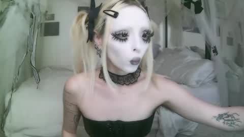 Snapshot of bl0odsyring3 chatting on 9, 3, 2026 vampire fang online show from 9, 3, 2026