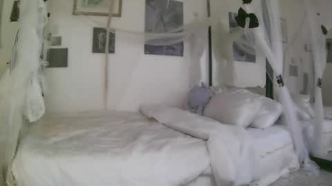 Snapshot of bl0odsyring3 chatting on 5, 5, 2026 vampire fang online show from 5, 5, 2026