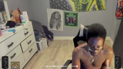 Plant Base Streamers From Pennsylvania online show from 25, 10, 2025