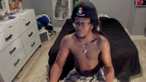 Plant Base Streamers From Pennsylvania online show from 29, 11, 2025