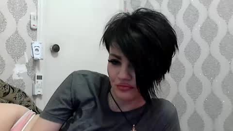 black_hot_01 online show from 12, 2, 2025